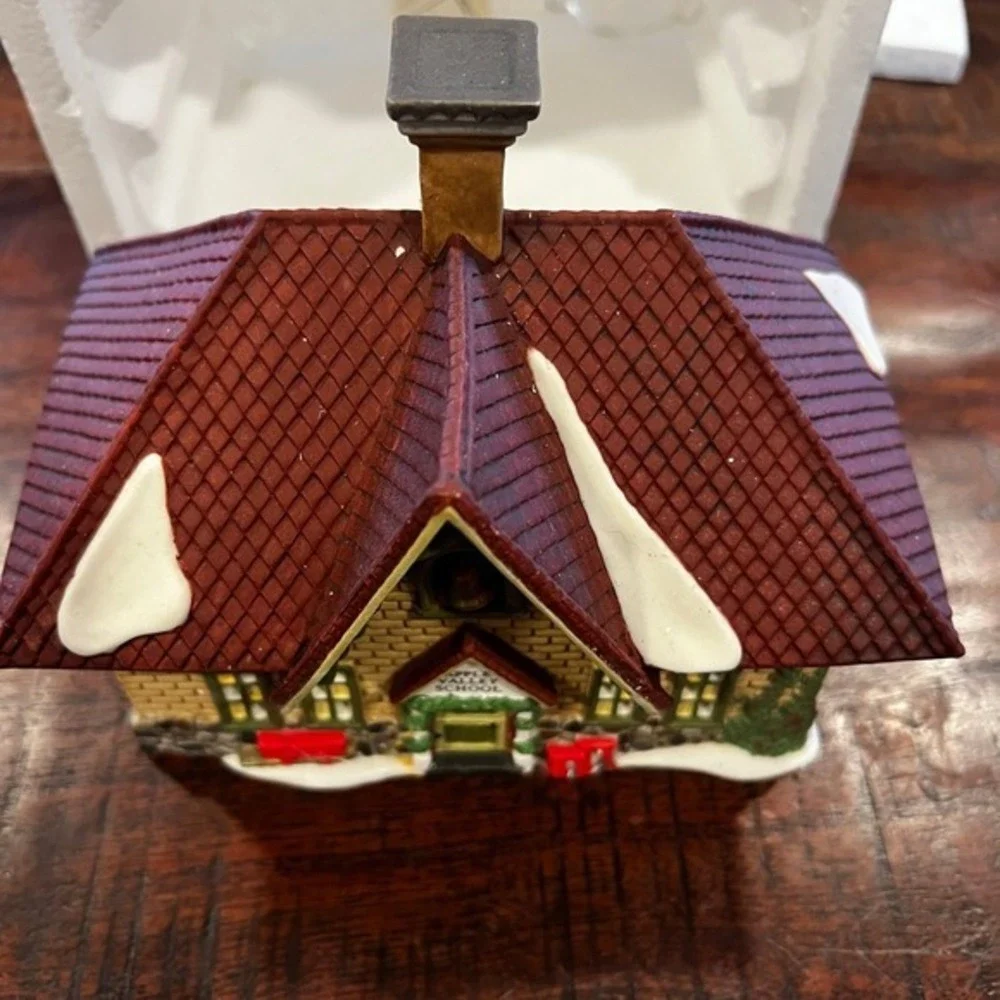 Dept 56 Apple Valley School New England Village Lighted House‎ W/ Cord and box